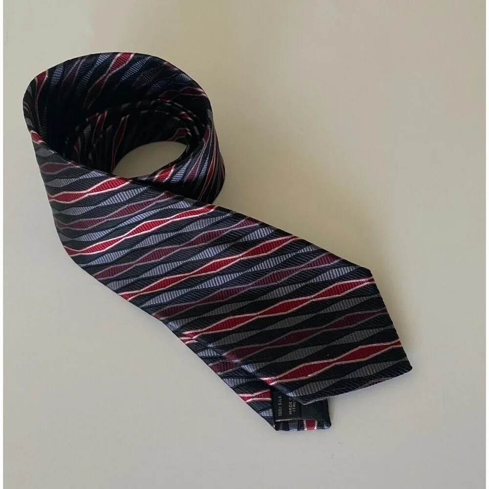 Jos. A. Bank 59” Men’s Tie 100% Silk Made‎ In Italy Red Black Gray Pattern